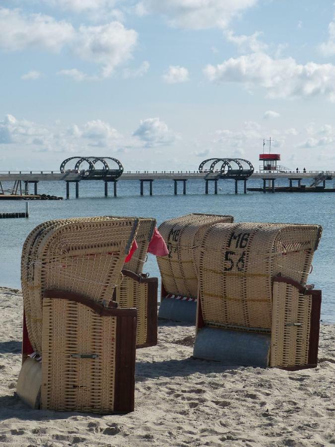 Strandlaeufer Im Kirschgarten Kellenhusen Esterno foto
